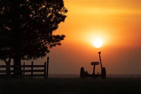 Vintage farm silhouette Stock Photos, Royalty Free Vintage farm ...