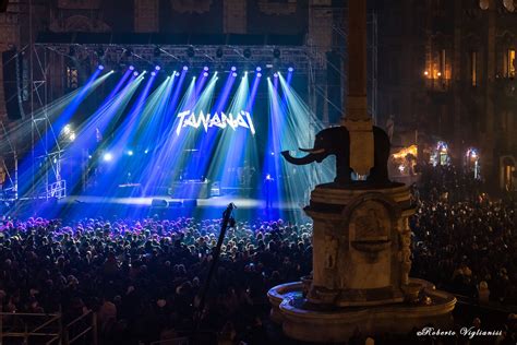 Capodanno A Catania Mila Persone In Piazza Tutte Le Foto La Sicilia