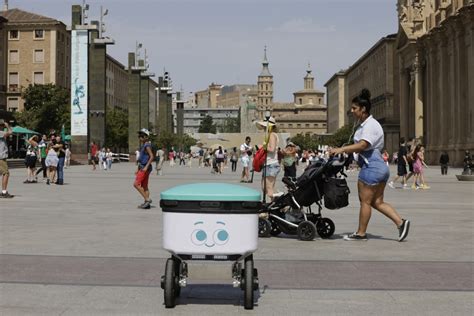 Fotos Fotos De Los Nuevos Robots De Goggo Network En Las Calles De