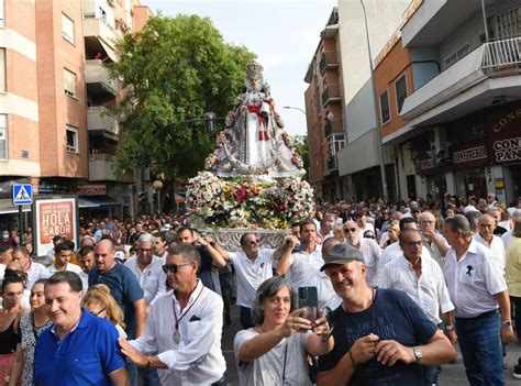 La Bajada de la Virgen de la Fuensanta con un séquito de miles de