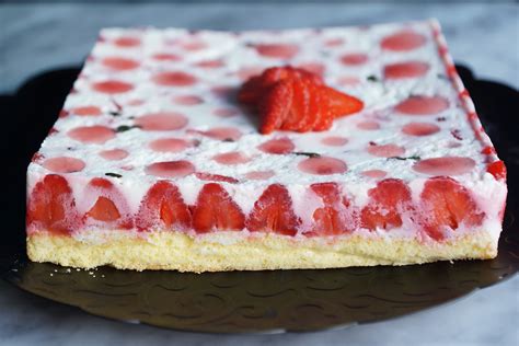 Bavarois Aux Fraises Sur Sa G Noise L G Re