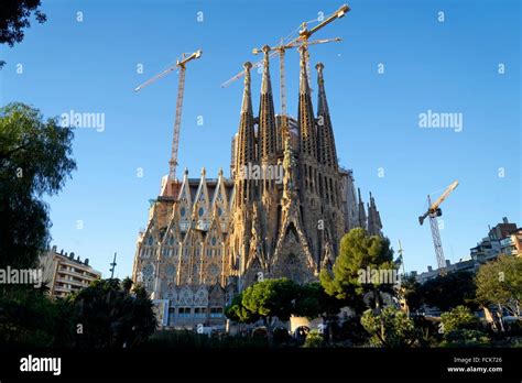 La Bas Lica I Templo Expiatori De La Sagrada Fam Lia La Bas Lica Y La