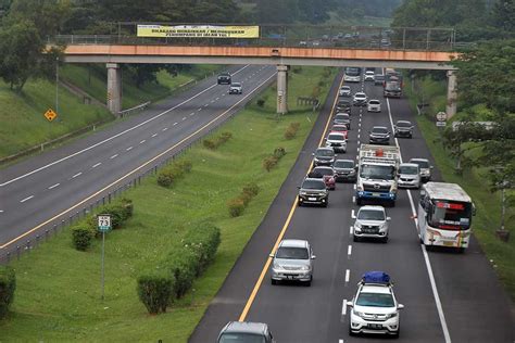 Arus Lalu Lintas Di Jalan Tol Cikopo Palimanan Menuju Jakarta Terpantau