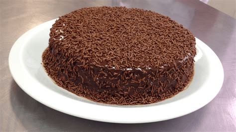 Bolo Brigadeiro Saboroso Fácil E Delicioso Receitas Culinarias