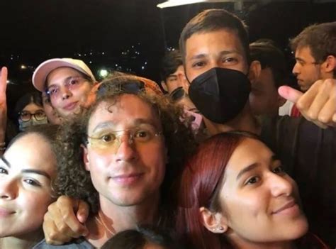 Luisito Comunica Se Desmaya Ante Asedio De Sus Fans En Venezuela Proceso