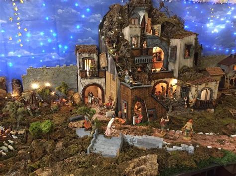 Arroccato e a più livelli il presepe della famiglia Tognoni