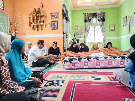 Istri Kepala Kemenag Kapuas Wafat Pj Bupati Melayat Ke Rumah Duka