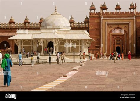 Pilgrims At The White Marble Tomb Of Shaikh Salam Chisti In Fatehpur