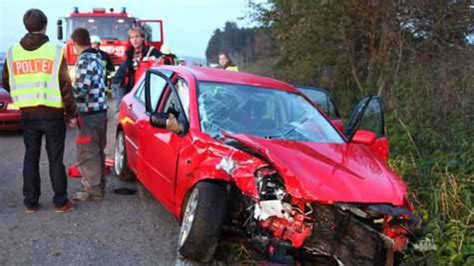 Drei Verletzte Nach Frontal Crash