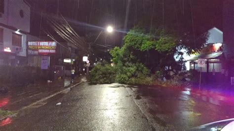 Temporal No Rs Deixa Morto Porto Alegre Tem Noite De Caos