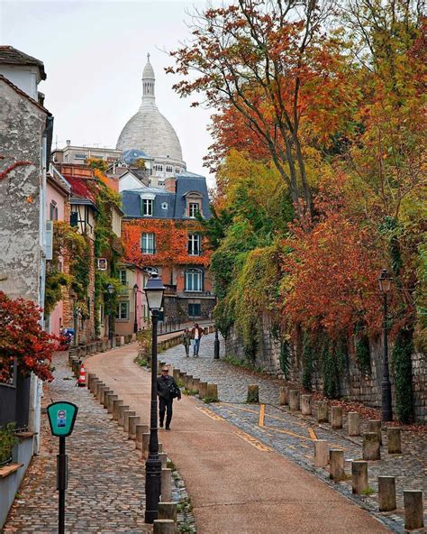 Paris In The Fall Montmartre Montmartre Paris Paris Travel Montmartre