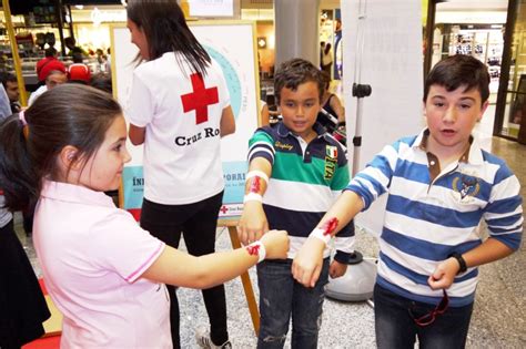 Cruz Roja Salamanca Realiza Un Tour De Primeros Auxilios En El Cc