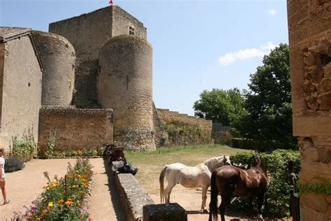 Semur En Brionnais Bourgondisch Dorp Met Een Rijk Verleden