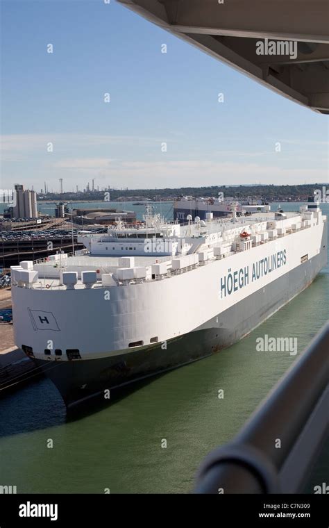 The Hoegh Berlin Is A 200 Meters Long 32 Meters Wide Cartruck Carrier