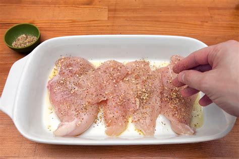 How To Bake The Perfect Boneless Skinless Chicken Breast In The Oven Livestrongcom