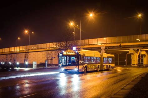 Kierowca MPK zobaczył go w środku nocy Nie miał wątpliwości że stało