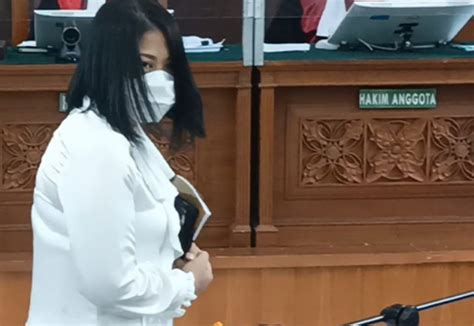 Breaking News Putri Candrawathi Divonis Tahun Penjara