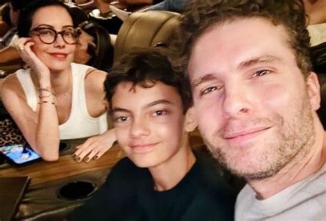 Thiago Fragoso Celebra Anivers Rio Da Esposa E Do Filho Os Dois De