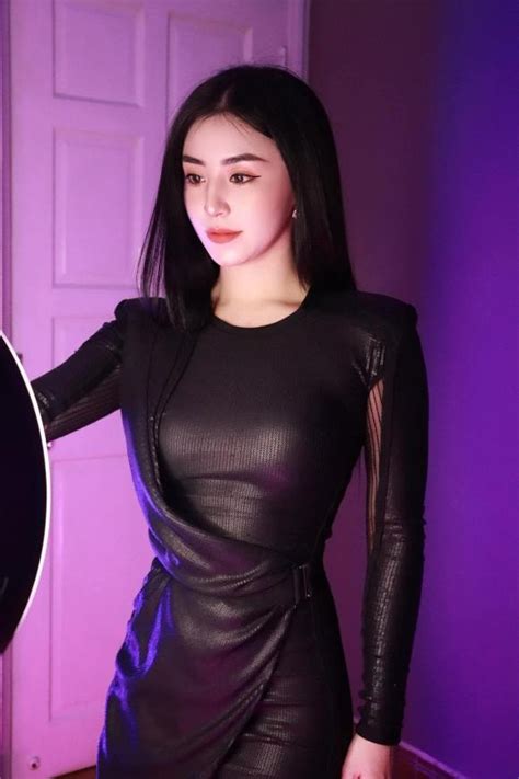 Loạt ảnh mới của hot girl bánh tráng trộn Đà Lạt dân tình ngỡ ngàng vì sự thay đổi ngoại hình