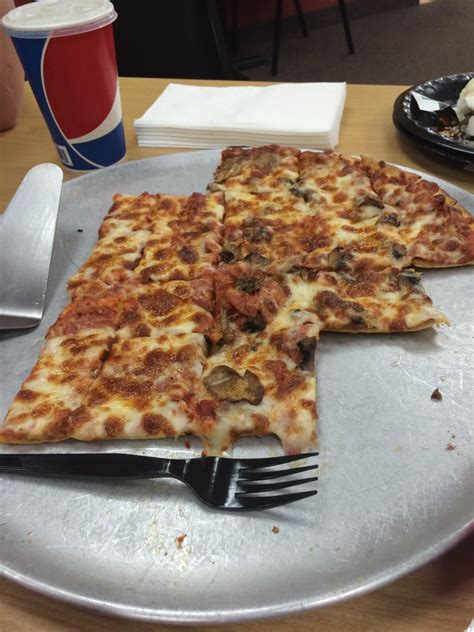 Andys Hometown Pizza 21 Reviews Pizza 6563 Laketown Pl