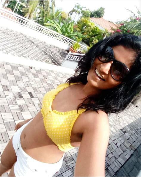 Hot Sexy Shobana Bikini Pics