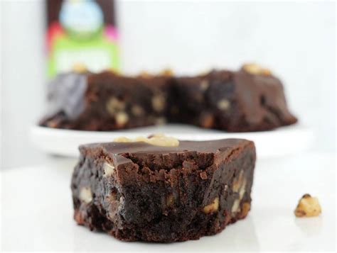 Flourless Chocolate Walnut Fudge Cake