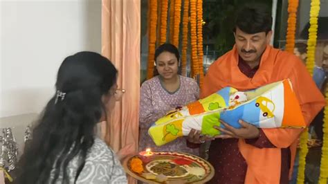 WATCH: BJP MP Manoj Tiwari welcomes newborn daughter home