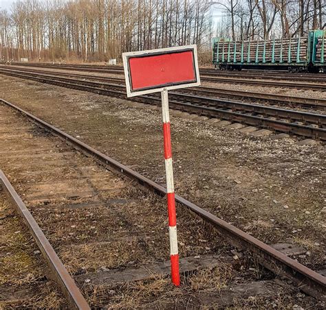 Железнодорожные знаки, классификация и установка - статьи компании Альмерия