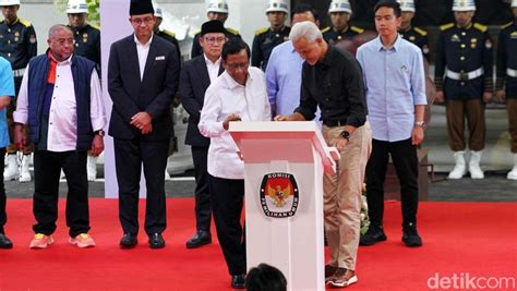 Foto Lengkap 3 Capres Cawapres Teken Deklarasi Kampanye Pemilu Damai 2024