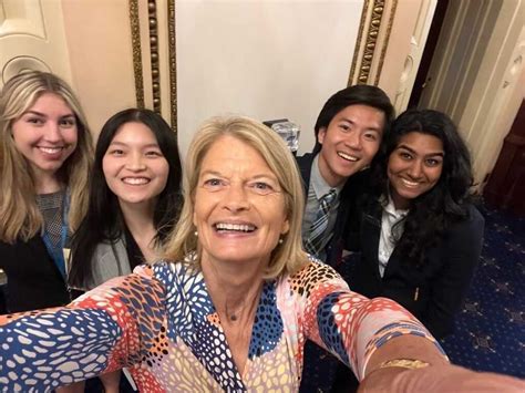 These interns took selfies with all 100 senators. Here's what they ...