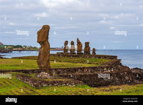 Le Statue Moai Di AHU Tahai E AHU Vai Uri Si Trovano Nel Complesso