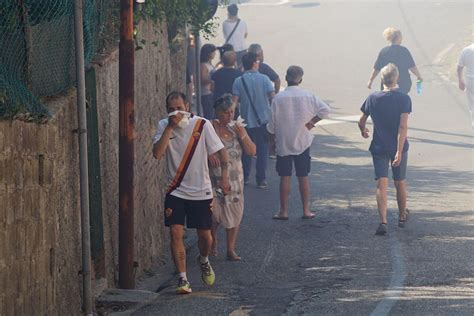 Incendio A Santa Maria A Monte Le Fiamme Minacciano Strade E Case