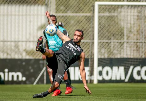 Renato Augusto Volta Ao Campo E Corinthians Faz Trabalho T Tico Visando