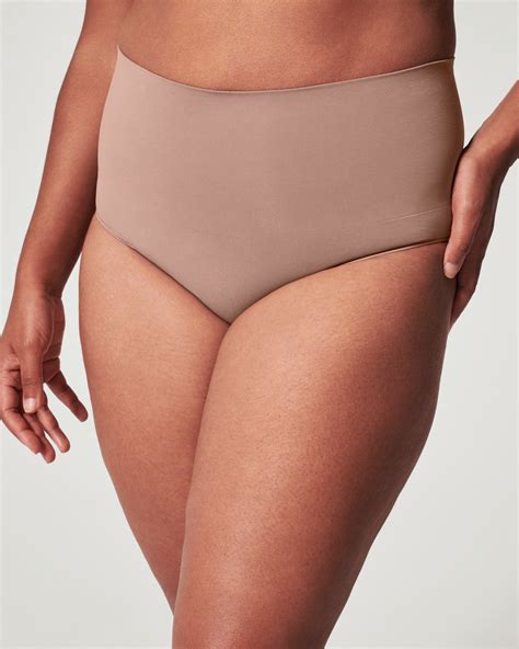 Spanx EcoCare Seamless Shaping Brief Kleur Dark Nude Cafe Au Lait