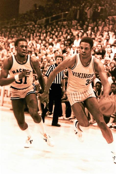 clark kelloggs wife  bio net worth salary married kids