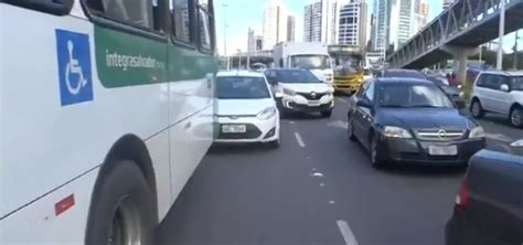 Rodoviários da extinta CSN fazem manifestação na avenida ACM nesta