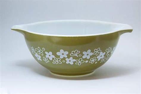 Vintage Pyrex Spring Blossom Green Crazy Daisy 1 12 Qt Mixing Bowl