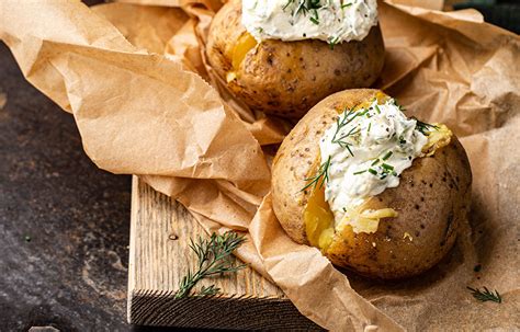 Gepofte Aardappels Uit De Airfryer Met Bieslookroom Ohmyfoodness