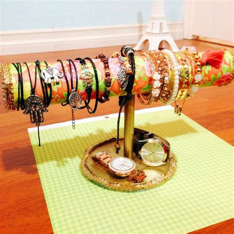 20 Simple DIY Bracelet Holder Ideas | DIY Bracelet Display