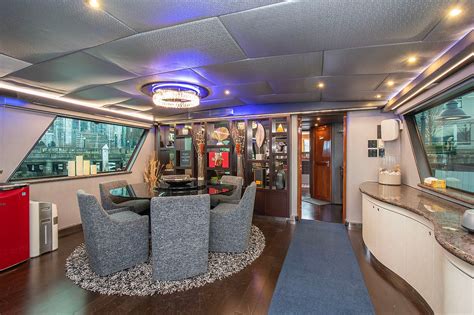 88’ Custom Luxury Yacht – Vancouver, BC | Renthese Boat Rentals, Yacht ...