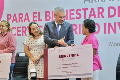 Entrega Ramírez Bedolla apoyos a mujeres que padecen cáncer