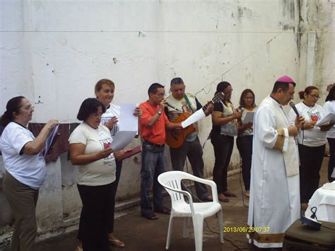 Bispo dom João Costa e Pastoral Carcerária visitam detentos da cadeia