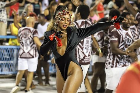 Foto Carnaval Dandara Mariana Elege Fantasia Cavada Em Ensaio Da