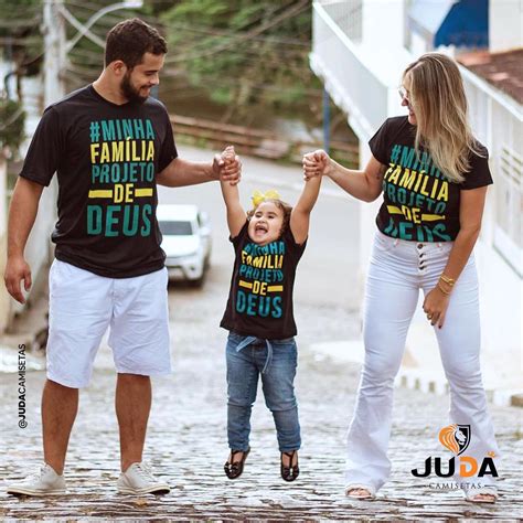 Camiseta Feminina Minha Família Projeto de Deus Preto Moda