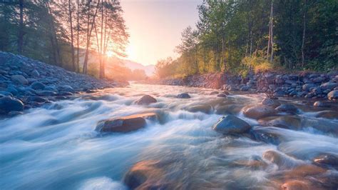 Así es el misterioso río que fluye hacia arriba Viajar