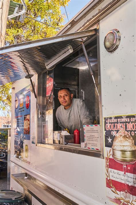 Commuters are complaining about the jackson heights station crowds 4