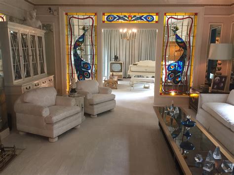 Graceland cemetery tours are revealing the secrets of the famous 4