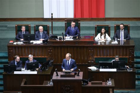 Co Z Pytaniami Po Expose Premier Tusk Nie Odpowiada Pos Om Dziennik Pl