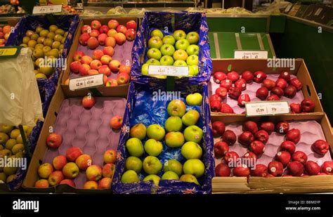 Supermarket Fruit Display Stock Photo - Alamy