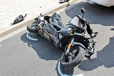 J Hriger Rollerfahrer Schwer Verletzt